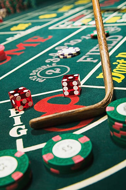 Mobile PWA interface showing Togel Online table selection and live dealer stream